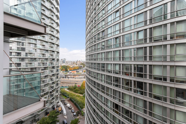 021020252_REL_Flat 1318 New Providence Wharf 1 Fairmont Avenue_E14 9PW_001