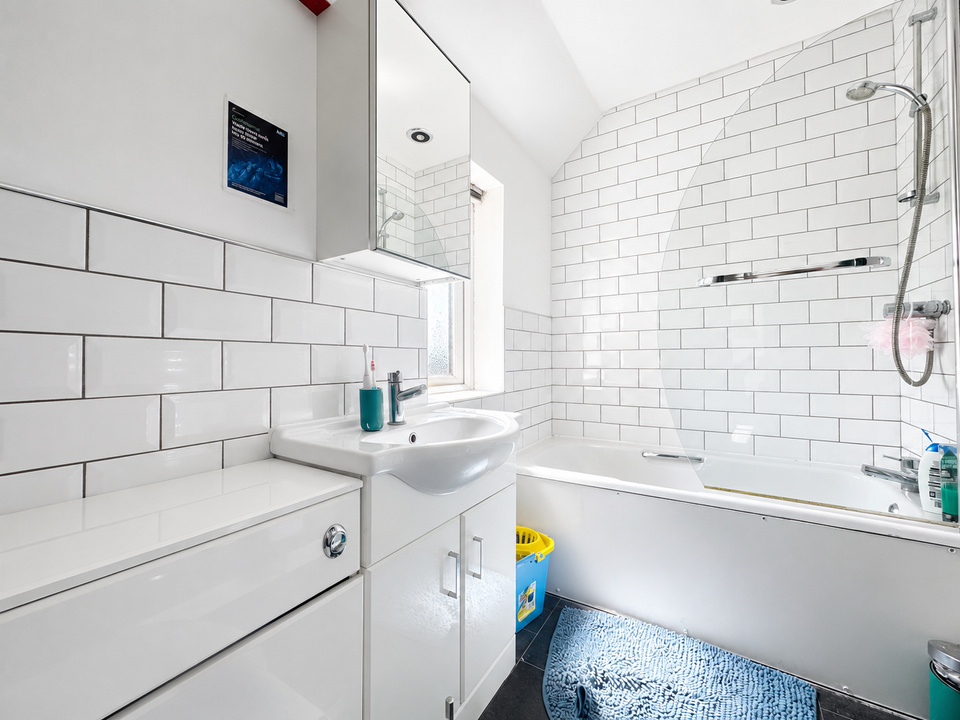 Bed 1 bath/WC area