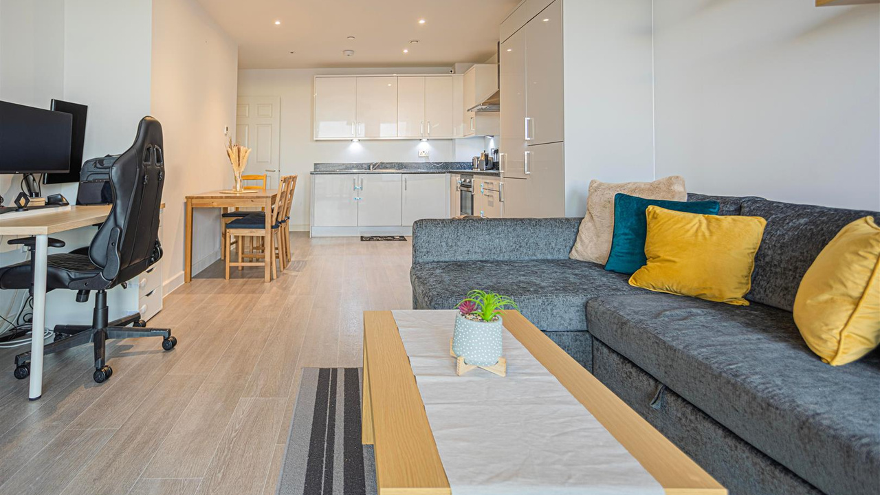 Kitchen / dining / living area