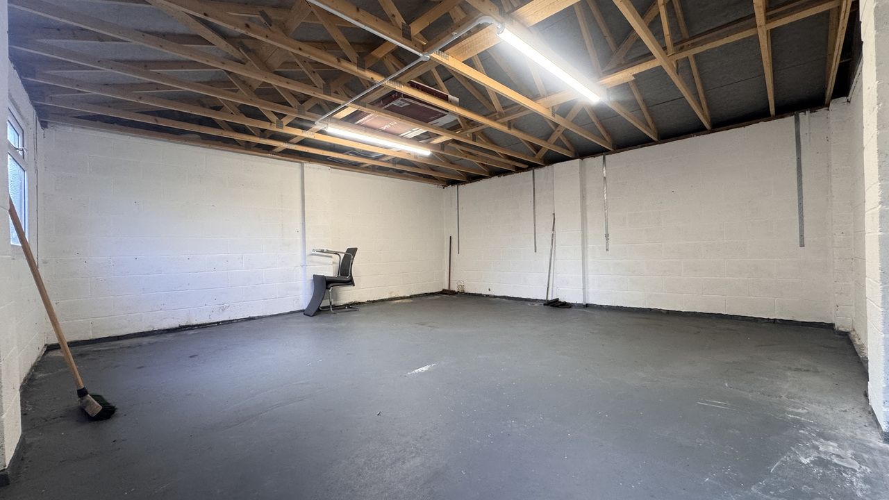 Double garage / outbuilding