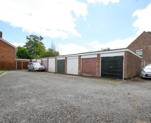 Garage in Block