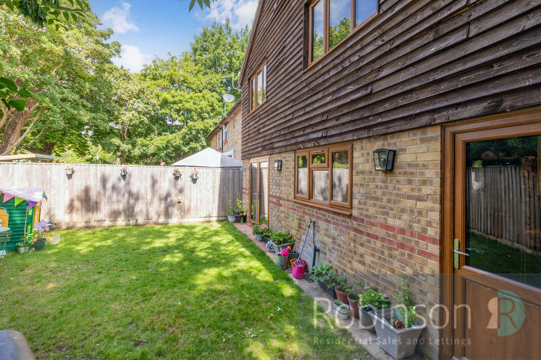 42 Hellyer Way-5