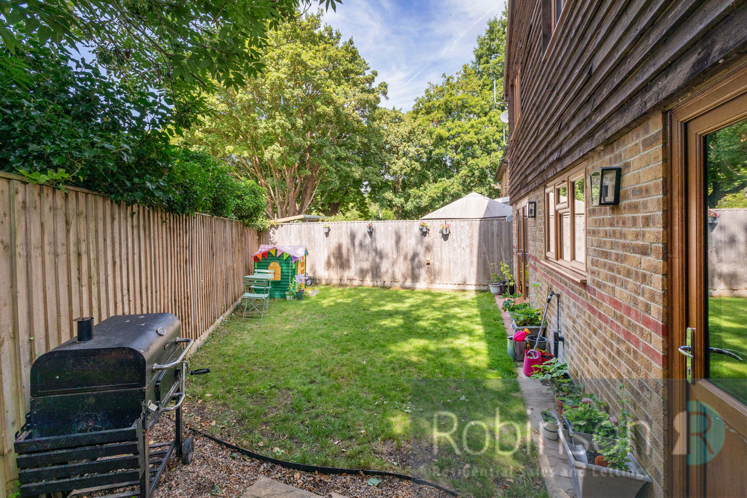 42 Hellyer Way-2