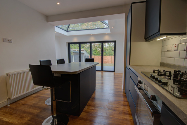 Kitchen and breakfast bar