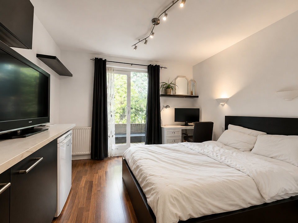 Bedroom leading to terrace