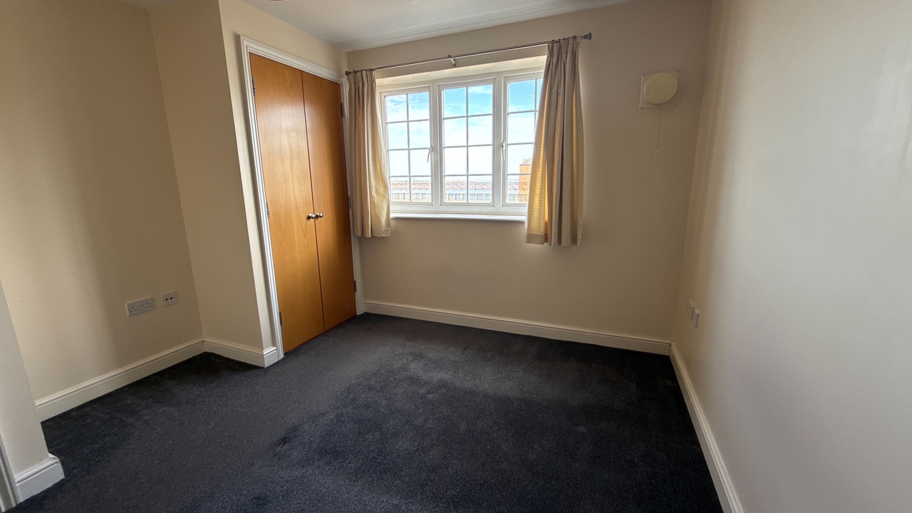 Bedroom 1_2.JPG