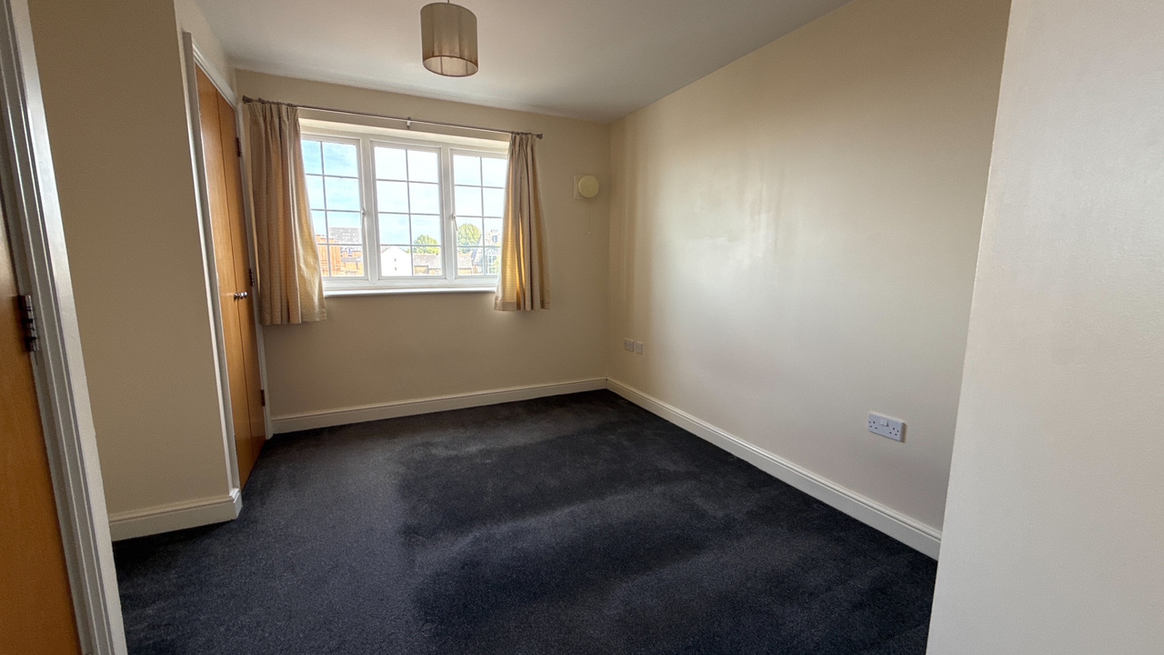 Bedroom_1.JPG