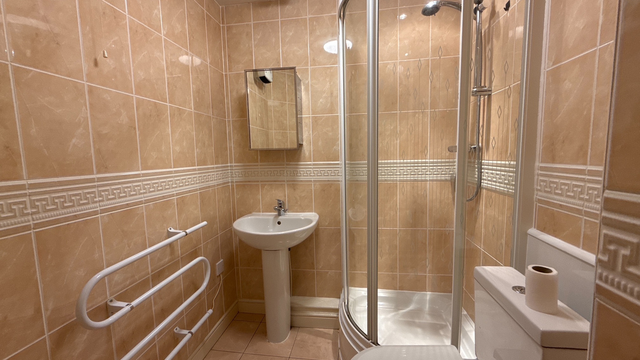 Ensuite.JPG