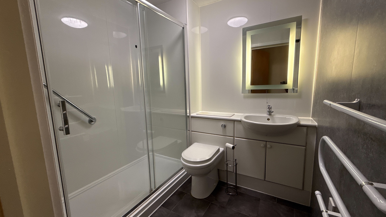 Family Bathroom.JPG