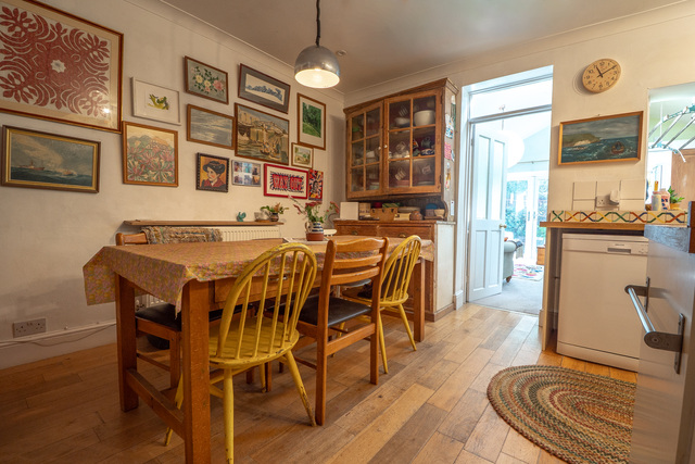 Kitchen dining room