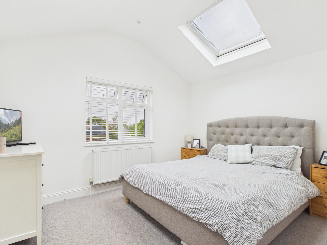 CAM02519G0-PR0484-STILL040