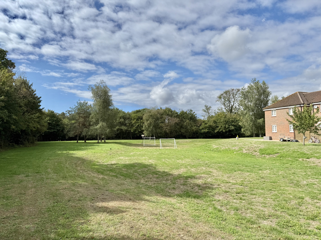 Cracklewood Close, West Moors, Ferndown, Dorset, BH22