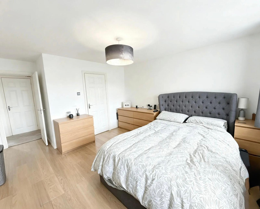 Principle Bedroom2