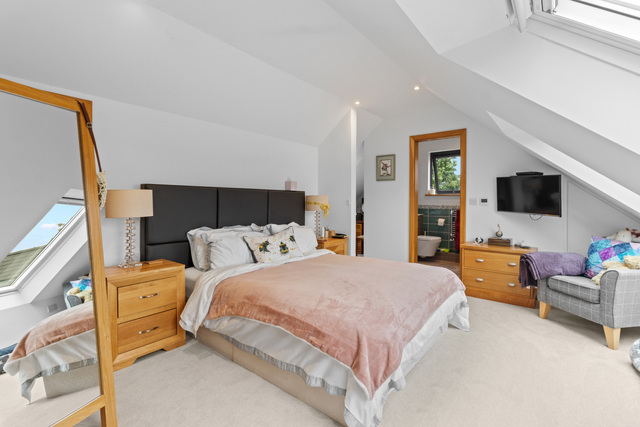 Principle Bedroom - Darach Barn