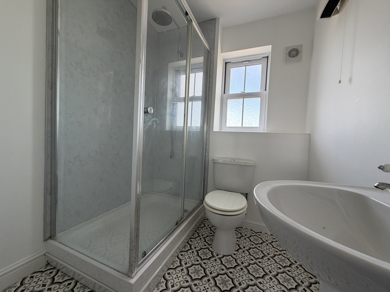 SHOWER ROOM.JPG