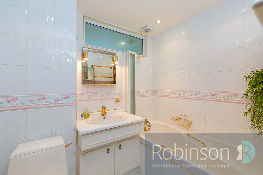 19 Woodhurst South-21